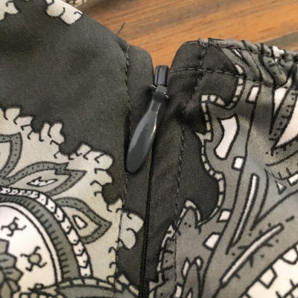 [Dynamite] Grey Paisley Halter | 3 | Fair - Picture 6 of 9